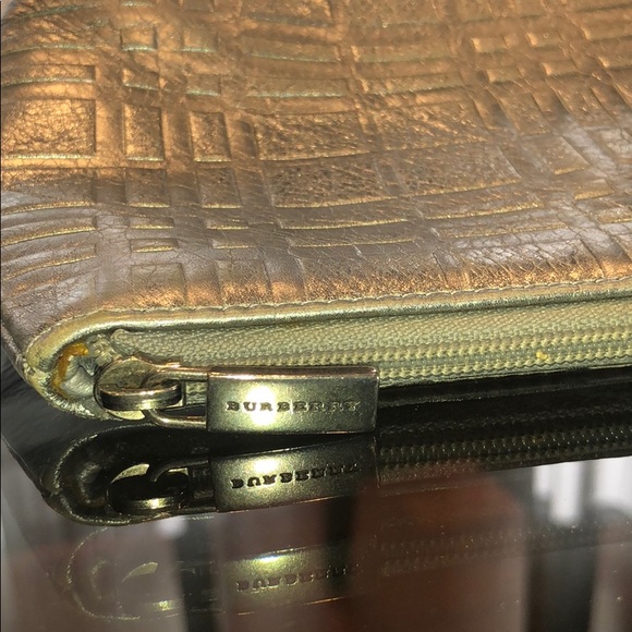 Sm, silver, Burberry makeup pouch w/ zipper - Picture 2 of 3